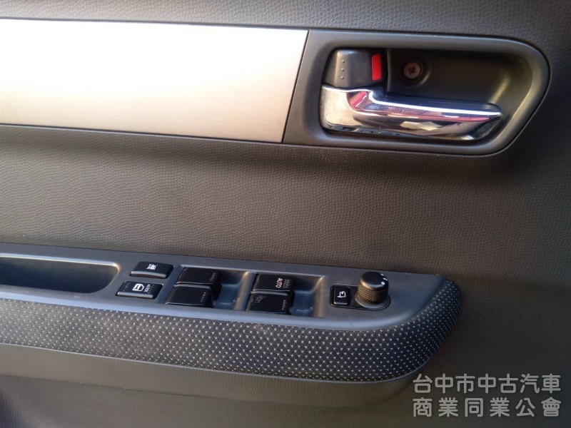 拼俗價 一手車 08年式 SWIFT 里程少 I-KEY   尾翼 跑車胎 搶購中.....              