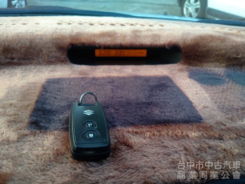 拼俗價 一手車 08年式 SWIFT 里程少 I-KEY   尾翼 跑車胎 搶購中.....              