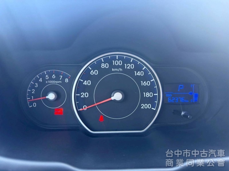  2012年 現代 i10 頂級享樂版 1.1 （頂級版、超低里程、稅金一年僅8640元）