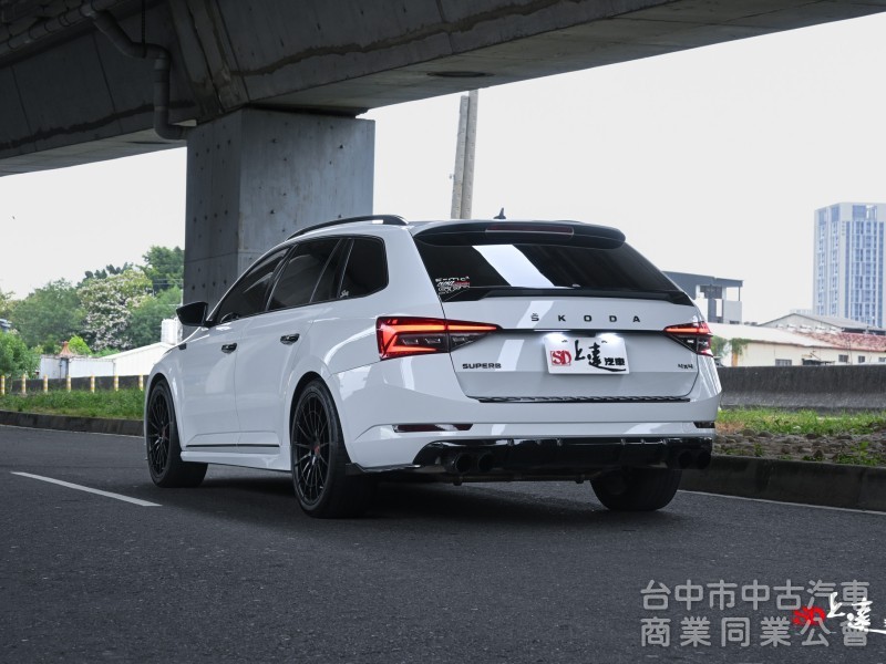 2022 Skoda Superb Combi 2.0 TSI SportPlus 4x4