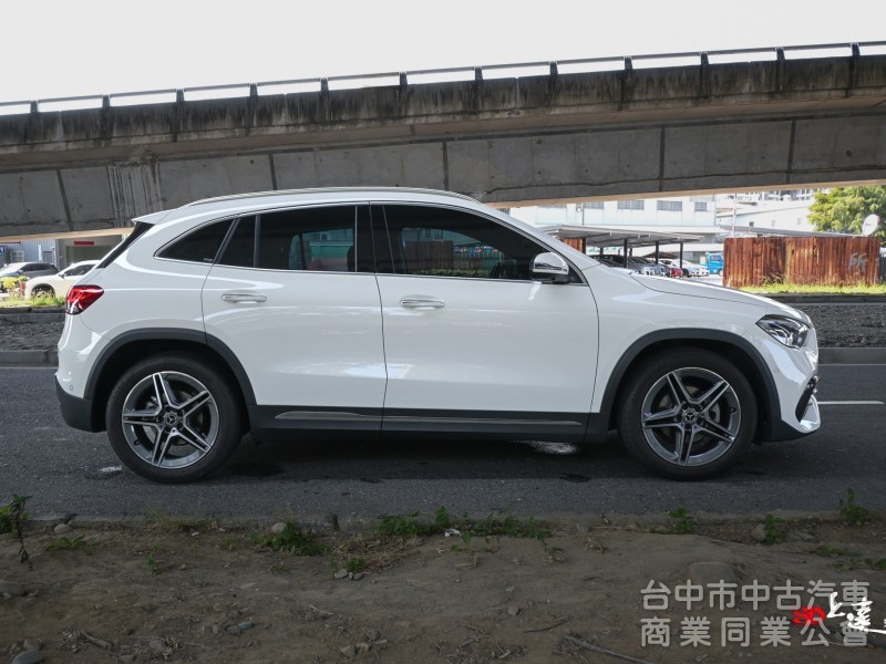 2023 M-Benz GLA 180豪華版
