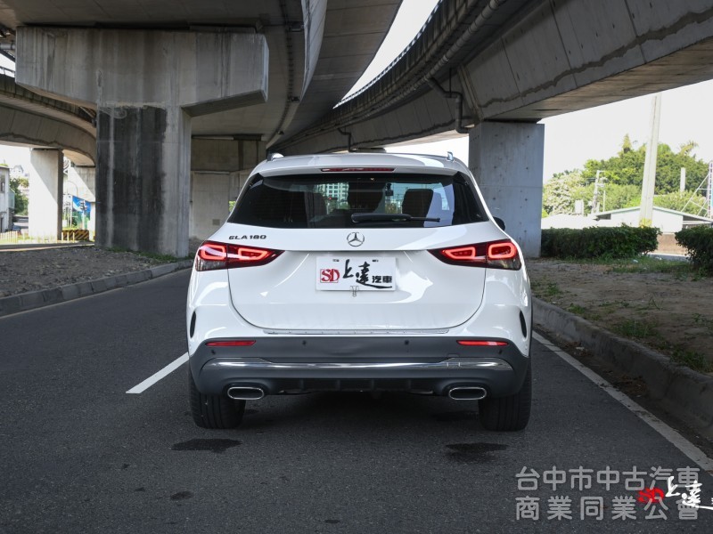 2023 M-Benz GLA 180豪華版