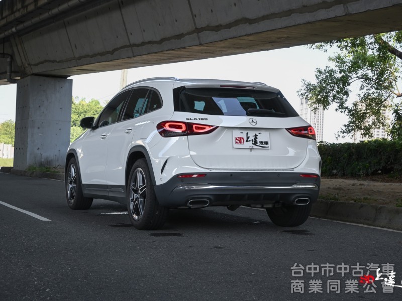 2023 M-Benz GLA 180豪華版