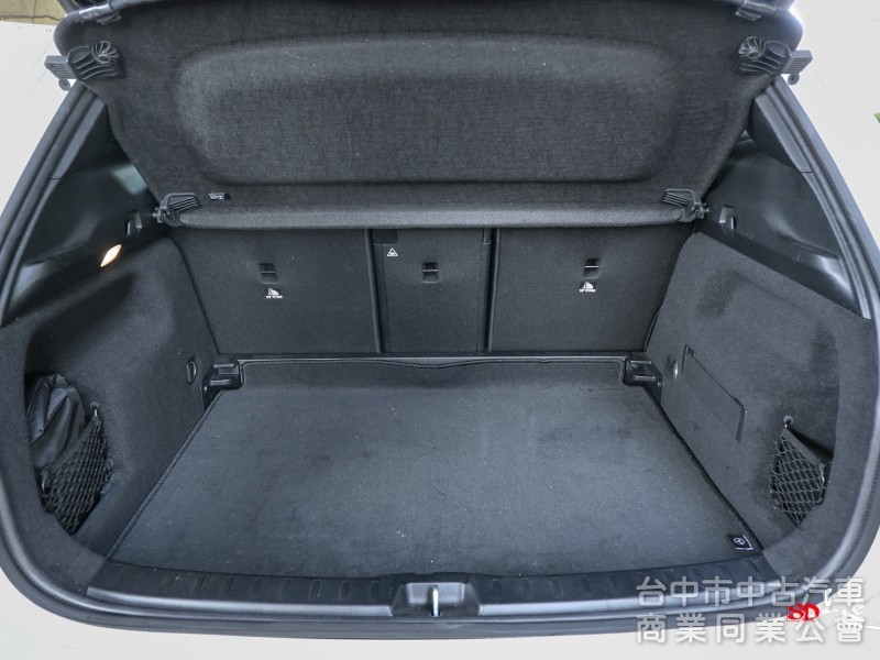 2023 M-Benz GLA 180豪華版