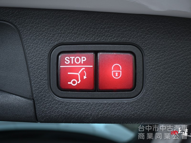 2023 M-Benz GLA 180豪華版