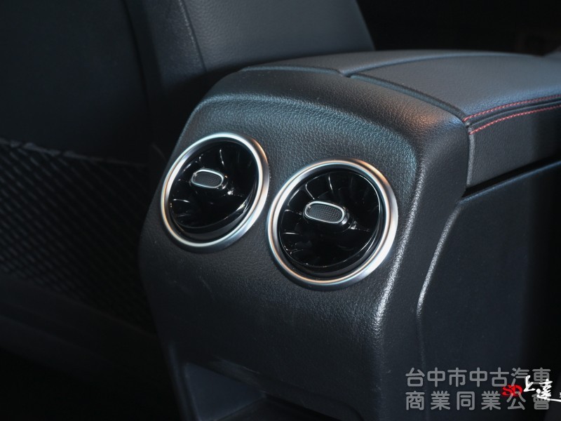 2023 M-Benz GLA 180豪華版