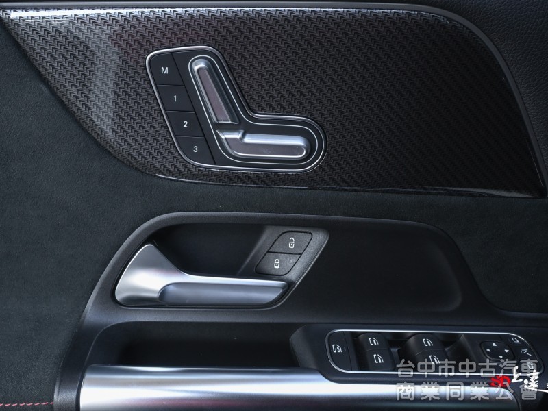 2023 M-Benz GLA 180豪華版