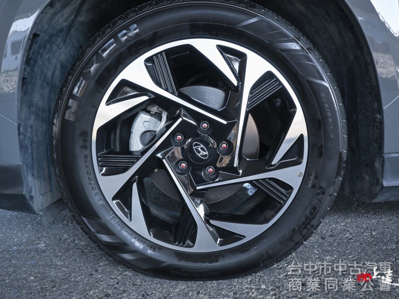 2023 Hyundai Custin GLT-B VIP 