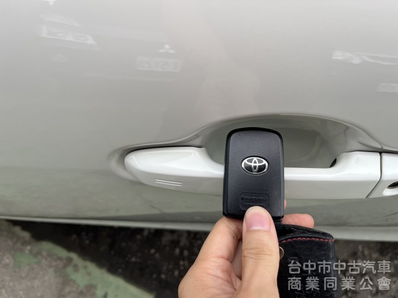 2017年 Prius C 白色 一手女用車 實跑3萬多公里！