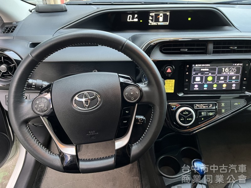 2017年 Prius C 白色 一手女用車 實跑3萬多公里！