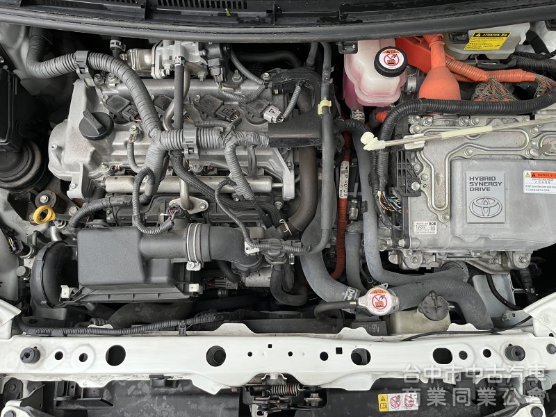 2017年 Prius C 白色 一手女用車 實跑3萬多公里！