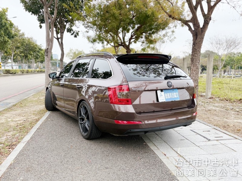2015年 SKODA 全新改款 Octavia 1.8T汽油渦輪 Combi旅行車