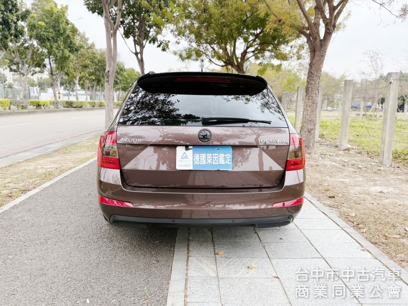 2015年 SKODA 全新改款 Octavia 1.8T汽油渦輪 Combi旅行車