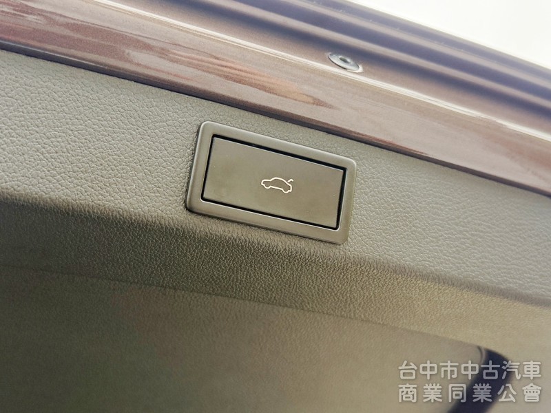 2015年 SKODA 全新改款 Octavia 1.8T汽油渦輪 Combi旅行車