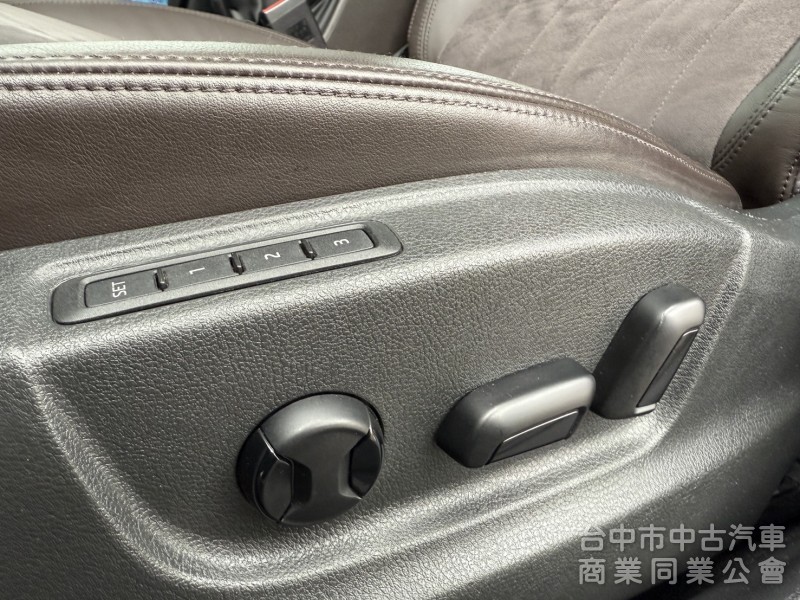 2015年 SKODA 全新改款 Octavia 1.8T汽油渦輪 Combi旅行車