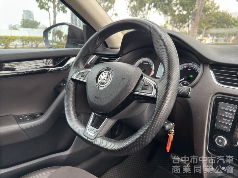 2015年 SKODA 全新改款 Octavia 1.8T汽油渦輪 Combi旅行車
