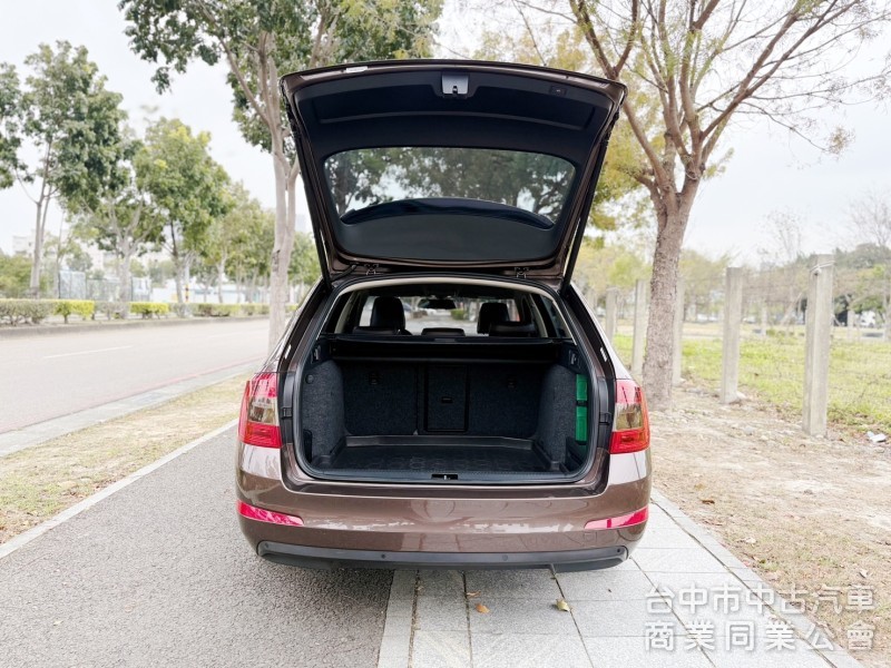 2015年 SKODA 全新改款 Octavia 1.8T汽油渦輪 Combi旅行車