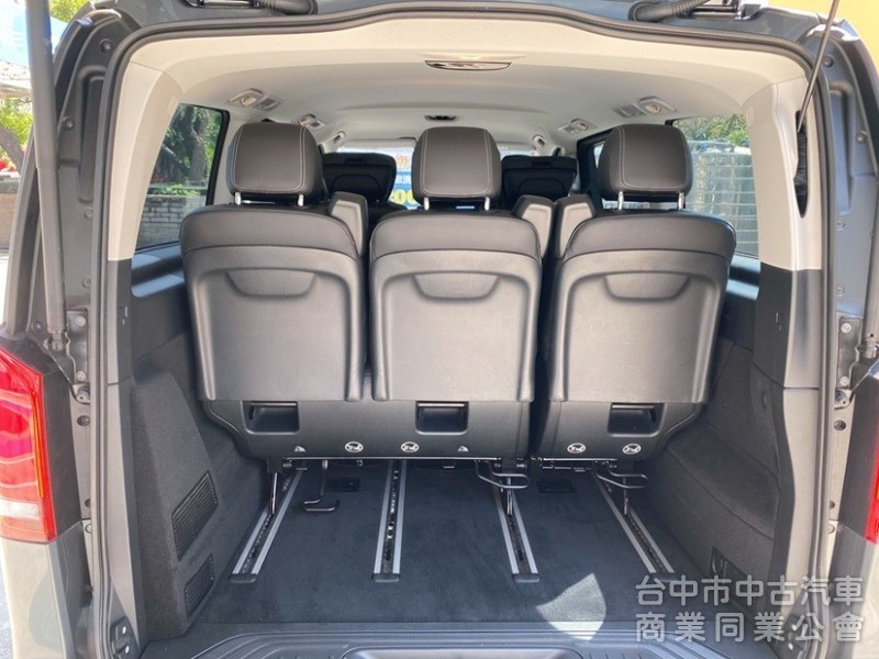 2022式 V250d 第二排頭等艙尊榮座椅 選配七人座 智慧駕駛輔助套件 迎賓燈 /氛圍燈
