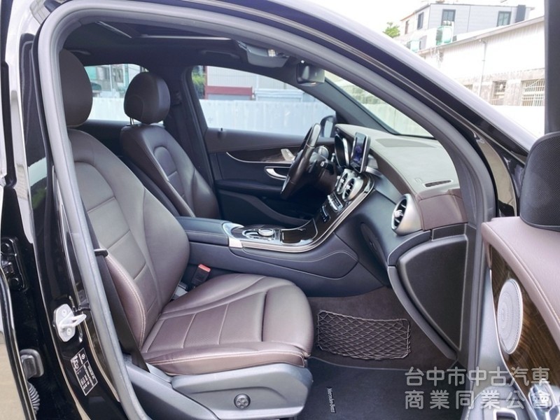 GLC250 Coupe 運動版 賓士總代理 AMG運動套件 選配23P自動跟車 柏林之音 車側踏板 360環景