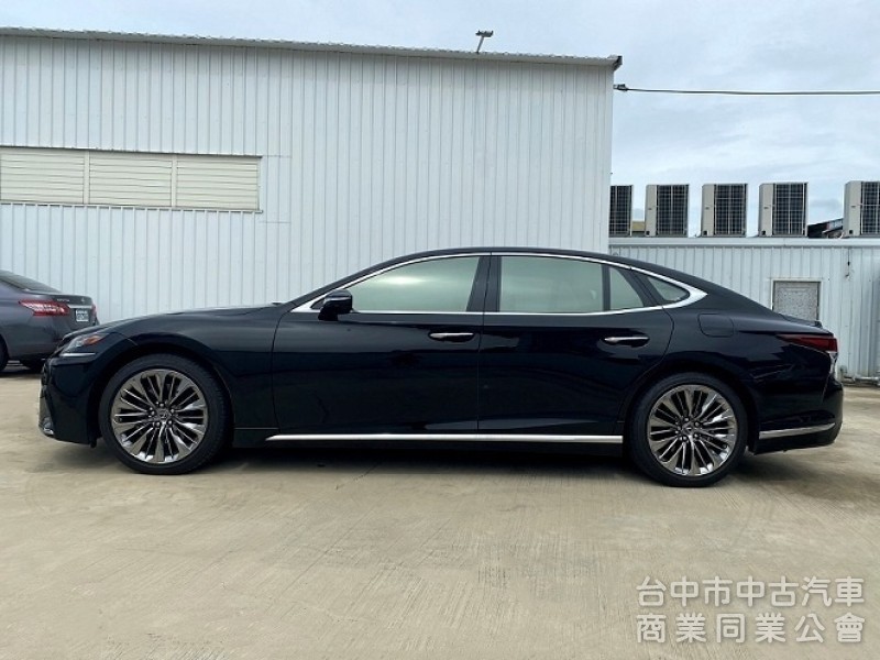 LS500 旗艦版 低里程 雙渦輪增壓 421匹大馬力 後座電視影音 氣動按摩座椅 20吋霧黑鋁圈
