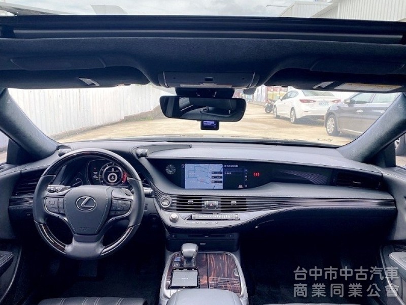 LS500 旗艦版 低里程 雙渦輪增壓 421匹大馬力 後座電視影音 氣動按摩座椅 20吋霧黑鋁圈