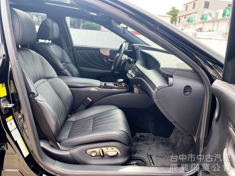 LS500 旗艦版 低里程 雙渦輪增壓 421匹大馬力 後座電視影音 氣動按摩座椅 20吋霧黑鋁圈