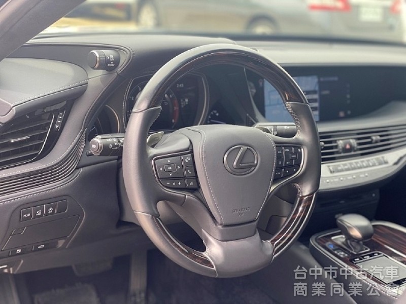 LS500 旗艦版 低里程 雙渦輪增壓 421匹大馬力 後座電視影音 氣動按摩座椅 20吋霧黑鋁圈