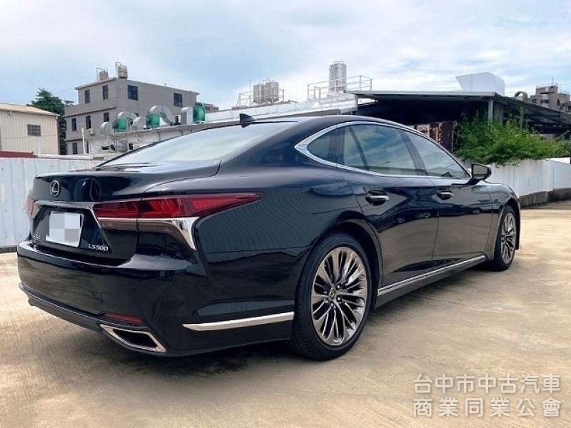 LS500 旗艦版 低里程 雙渦輪增壓 421匹大馬力 後座電視影音 氣動按摩座椅 20吋霧黑鋁圈
