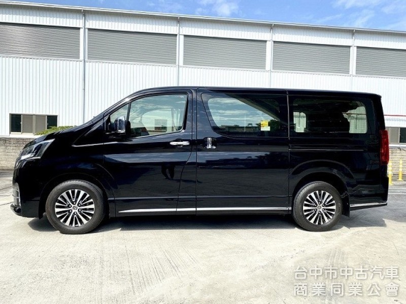 2022 Toyota Granvia 9人座旗艦版 超低里程 僅跑2萬公里！原廠保固中 商務自用載客首選~