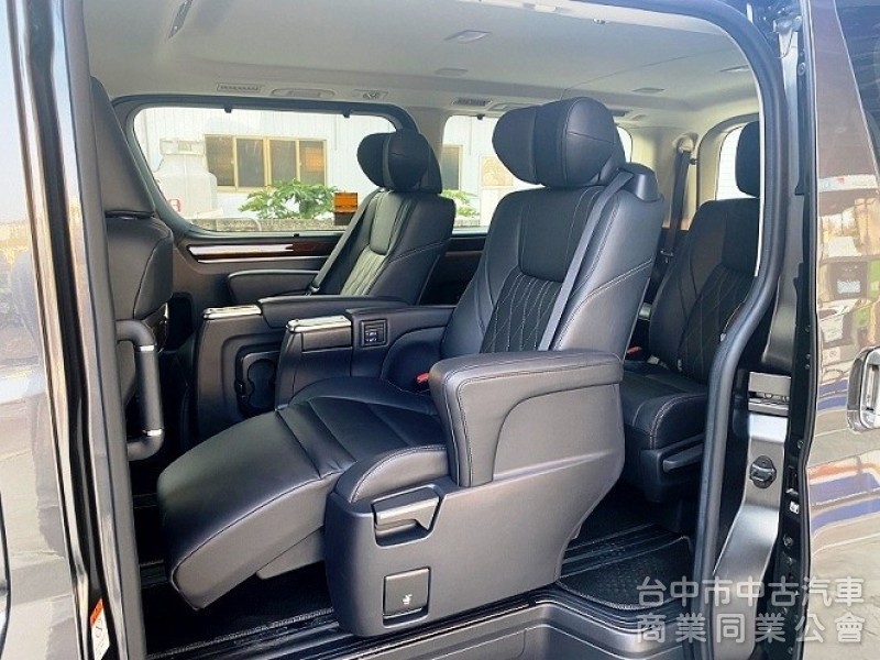 2022 Toyota Granvia 9人座旗艦版 超低里程 僅跑2萬公里！原廠保固中 商務自用載客首選~