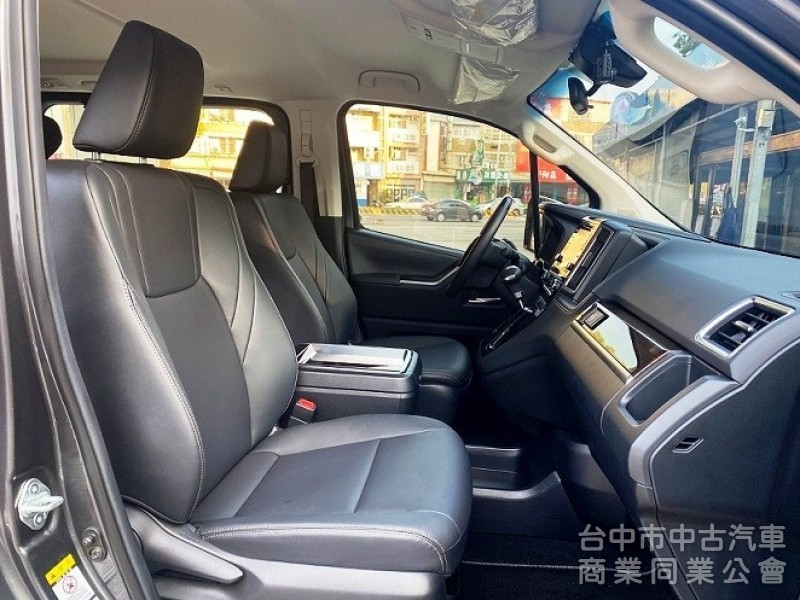 2022 Toyota Granvia 9人座旗艦版 超低里程 僅跑2萬公里！原廠保固中 商務自用載客首選~