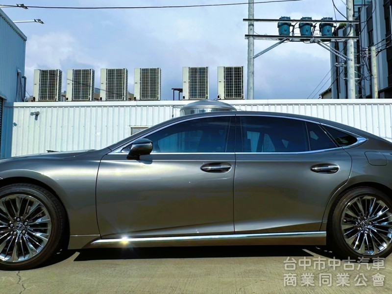 LS500 旗艦版  雙渦輪 後座電視影音 氣動按摩座椅 20吋鍍鉻霧黑鋁