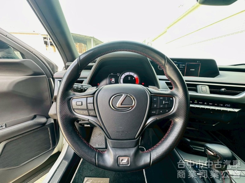 2021 Lexus ux200 f sport 低里程 電熱椅 賽車椅 盲點