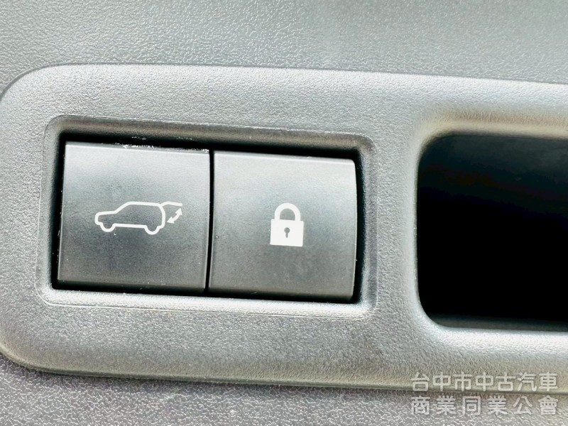 2021 Lexus ux200 f sport 低里程 電熱椅 賽車椅 盲點